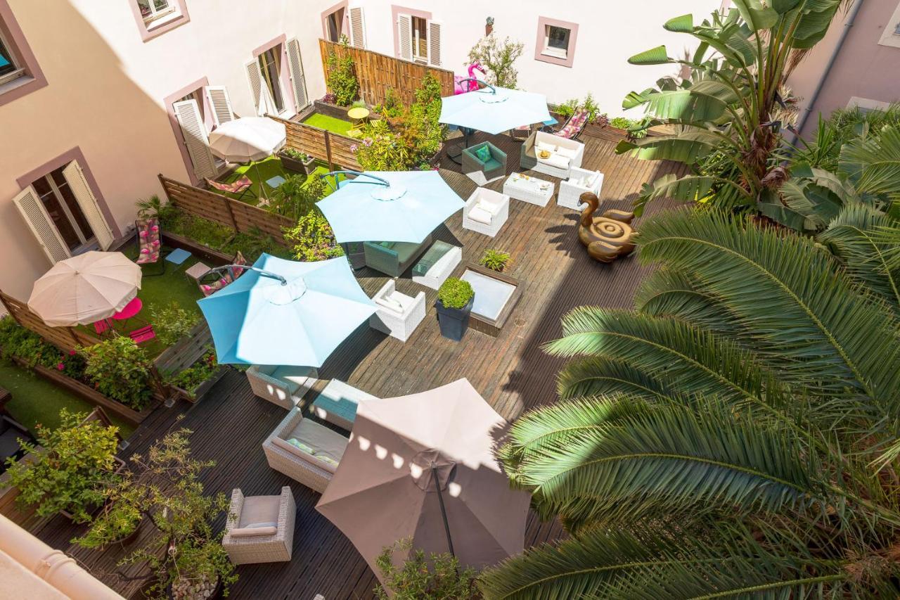 Premium Doppelzimmer mit Blick auf den Patio