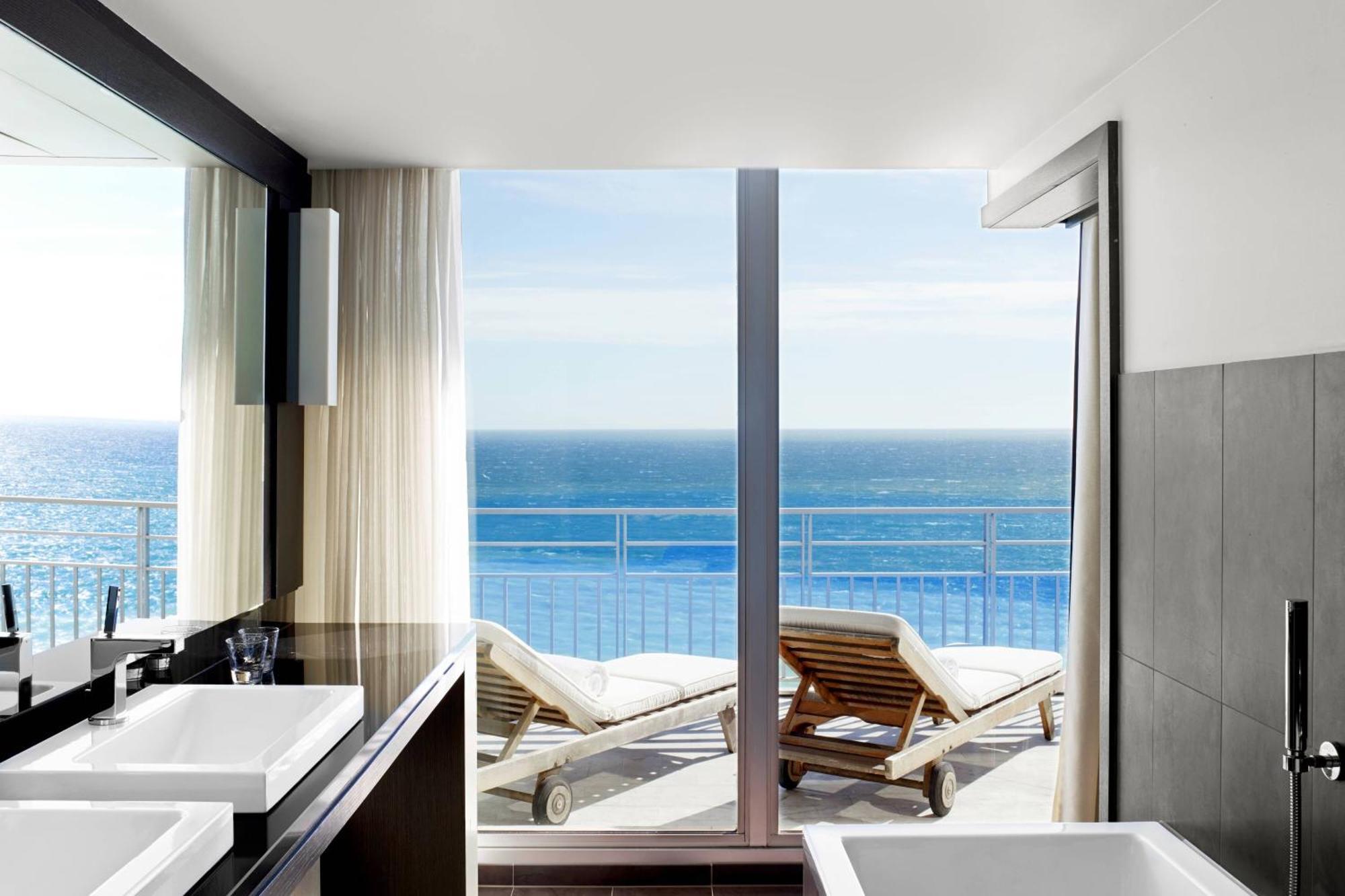 Junior Suite mit Kingsize-Bett und Meerblick
